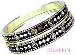 Lac Bangle - click here for large view